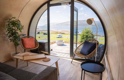 Calgary Cabin | Loch Ba - sleeps 4 guests in 1 bedroom