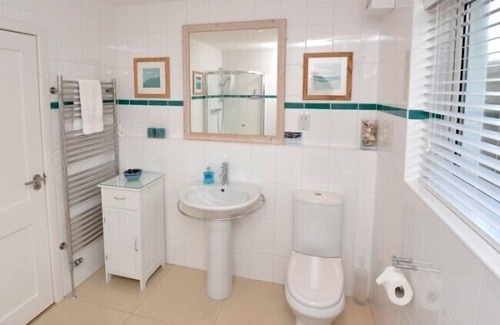 Arnol Cottage | LOCH COTTAGE, family friendly, luxury holiday cottage in Dalbeg