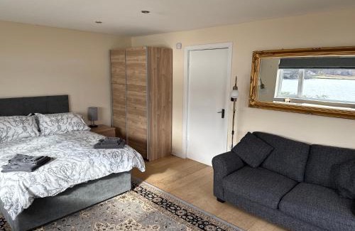 Mallaig Apartment | Loch Morar Private Suite