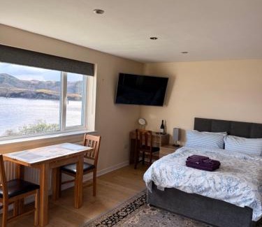 Mallaig Apartment | Loch Morar Private Suite