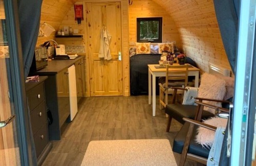 East Lewiston Ski Chalet | Loch Ness Woodland Pods - Fully Equipped Glamping pod