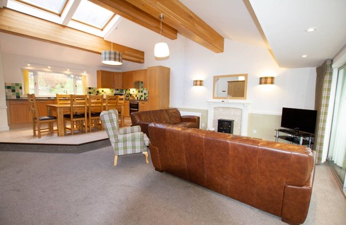 Kinloch Rannoch Cottage | Loch Rannoch Grouse Lodge - Retreat Group