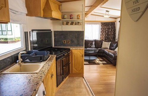 Forfar Ski Chalet | Lochlands 2br family caravan - pets-play park