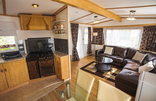 Forfar Ski Chalet | Lochlands 2br family caravan - pets-play park