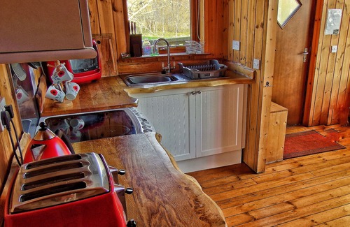 Taynuilt Cabin | Lochside Lodge with Hot Tub on the shore of Loch Awe