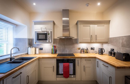 Isle of Scalpay Apartment | Lochsie Cottage, Peinmore House