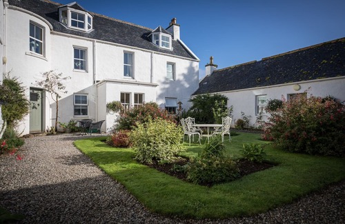 Isle of Scalpay Apartment | Lochsie Cottage, Peinmore House