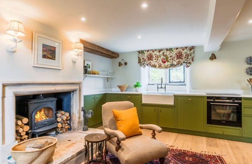 Brimpsfield Cottage | Locks Cottage, Painswick - sleeps 10 guests in 5 bedrooms