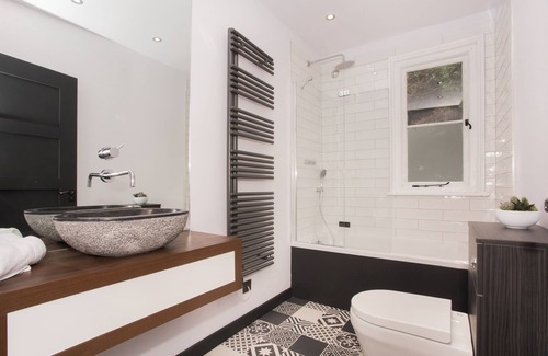 Bath Cabin | Locksbrook Lodge
