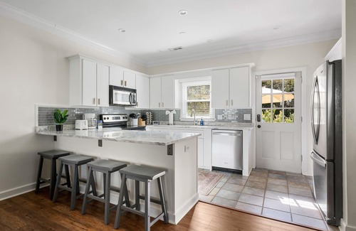 Mount Pleasant Apartment | Loco Bungalow! | Shem Creek Neighborhood