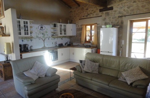 Saint-Colomb-de-Lauzun Cottage | Loco's Lodge 'Where Time Stands Still'