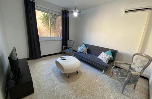 Ferrals-les-Corbieres House | Loctroi, Village house with patio