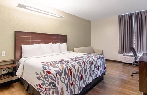 Locust Grove Hotel | Locust Grove Retreat Near Tanger Outlets! Pets Allowed, FREE Parking Onsite!