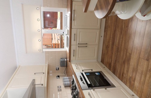 Tavistock Cottage | LODGE 10, CEDAR LODGE PARK, pet friendly, with a garden in Tavistock
