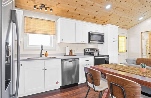Williamstown Cabin | Lodge 103 at Eden Reserve—Safari Cabin Near Ark