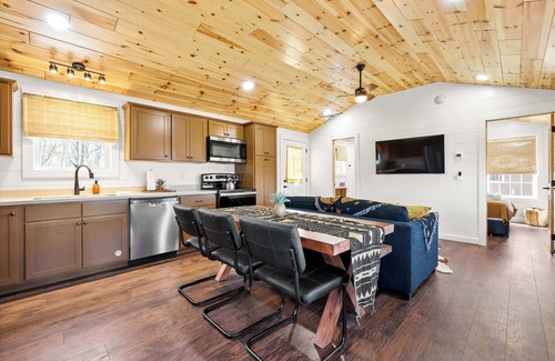 Williamstown Cabin | Lodge 107 at Eden Reserve—Safari Cabin Near Ark
