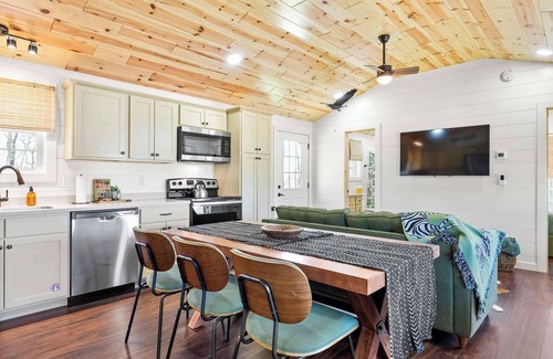 Williamstown Cabin | Lodge 123 at Eden Reserve—Safari Cabin Near Ark