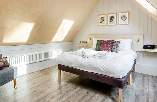 Corfe Castle Cottage | LODGE 13, pet friendly, with hot tub in Corfe Castle