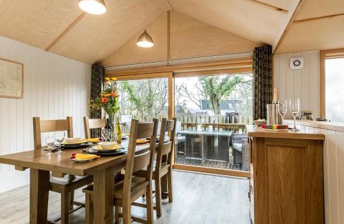 Corfe House | Lodge 17