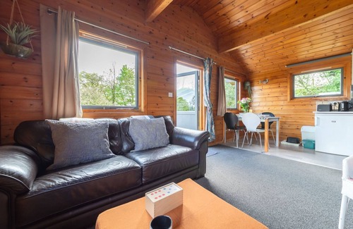 Brazzacott House | Lodge 2 - Hot Tub by Interhome