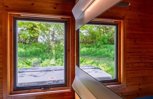 Brazzacott House | Lodge 2 - Hot Tub by Interhome