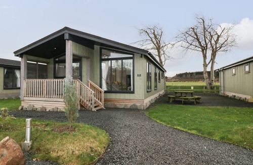 Errol Cottage | LODGE 4 - GLENDOIG, family friendly, with a garden in Errol