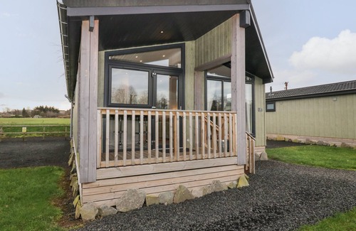 Errol Cottage | LODGE 4 - GLENDOIG, family friendly, with a garden in Errol