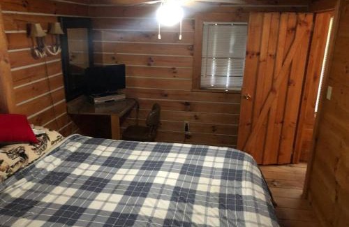 Chandlersville House | Lodge 65AC Zanesville Muskingum AEP WIFI CELL SVC