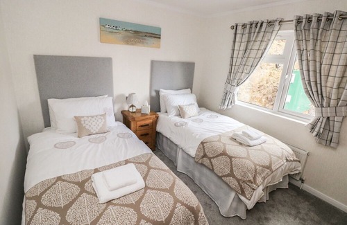 Amroth Cabin | Lodge 66, STEPASIDE