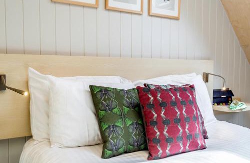 Corfe House | Lodge 8