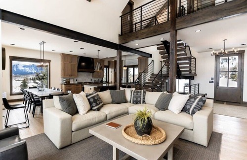 Island Park Cabin | Lodge at Cutthroat Landing- 20 mins to Yellowstone+Hot Tub+FirePit+Pickleball+La