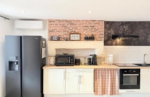 Saint-Laurent-dAndenay House | Lodge avec Spa extérieur privé en option et mini-ferme sur place