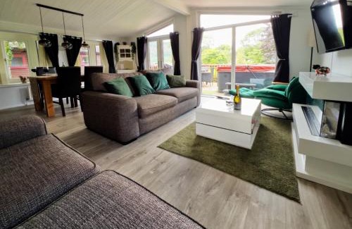 Bassenthwaite House | Lodge by the Lake - Lake District - Hot Tub