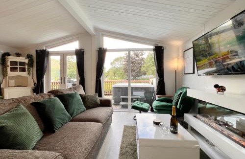 Bassenthwaite House | Lodge by the Lake - Lake District - Hot Tub