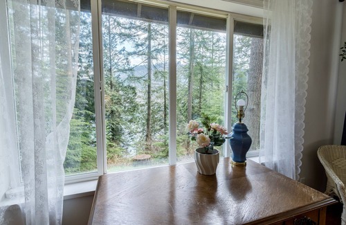 Port Moody Cabin | Lodge D2 |Hot tub & Sauna |Cape Carraholly Retreat