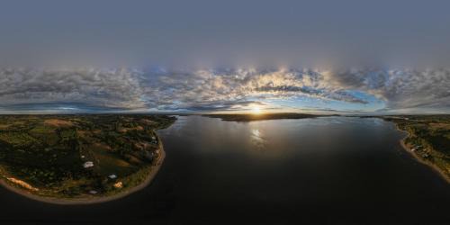Ancud House | Lodge familiar vista estuario coipomo, Ancud