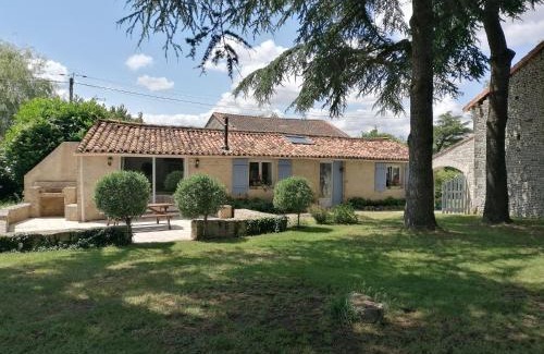 Saint-Ciers-sur-Bonnieure House | Lodge in Saint-Ciers-Sur-Bonnieure