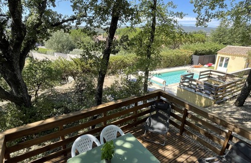 Cabrieres-d'Avignon Cottage | Lodge in a small private residence with swimming pool in a green setting