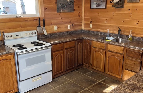 Graceville Cabin | Lodge in Big Stone MN