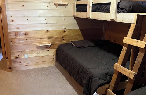 Graceville Cabin | Lodge in Big Stone MN