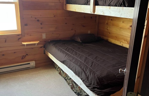 Graceville Cabin | Lodge in Big Stone MN