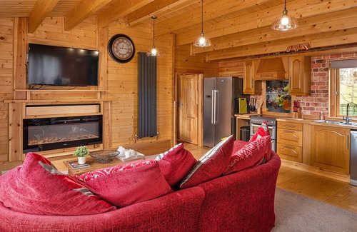 Craven Arms Cottage | Lodge in Shropshire with Private Hot Tub