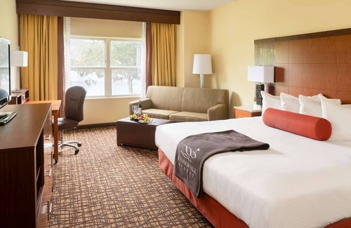 Roanoke Cabin | Lodge King Room | Scenic Views | No Hidden Fees