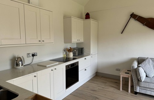 Dorchester Cabin | Lodge/KingBed/PrivG/PetsOK/FreeP/Wifi