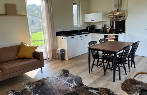 Holthees House | Lodge - Luxe 4-persoons Huisje met Houtkachel