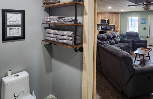 Oak Harbor Cabin | Lodge on 1/2 acre minutes from 5 Marinas with Direct Lake Erie Access