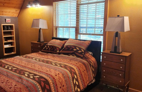 Saddlestring Cabin | Lodge on Ponderosa. 4 sleeping areas. 2 Bathrooms. WiFi, fireplace, office