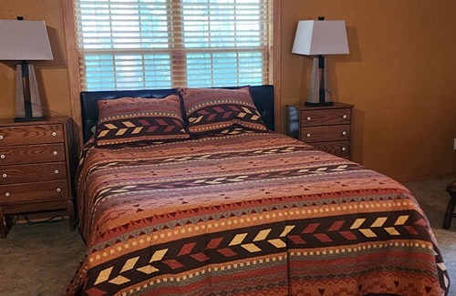 Saddlestring Cabin | Lodge on Ponderosa. 4 sleeping areas. 2 Bathrooms. WiFi, fireplace, office