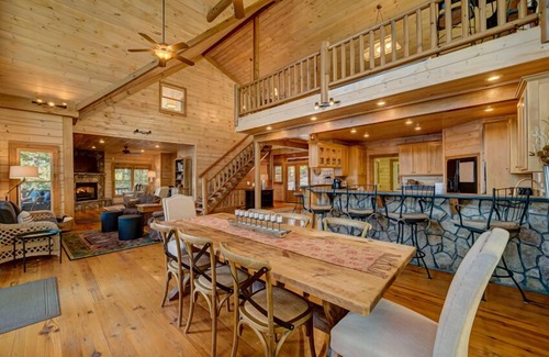 Blue Ridge Cabin | Lodge On The Lake- Pet Friendly | Waterfront w/Dock | Beautiful Views