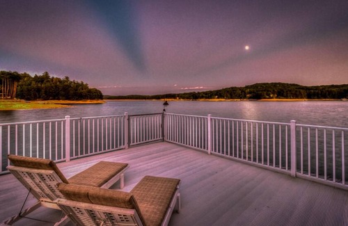 Blue Ridge Cabin | Lodge On The Lake- Pet Friendly | Waterfront w/Dock | Beautiful Views